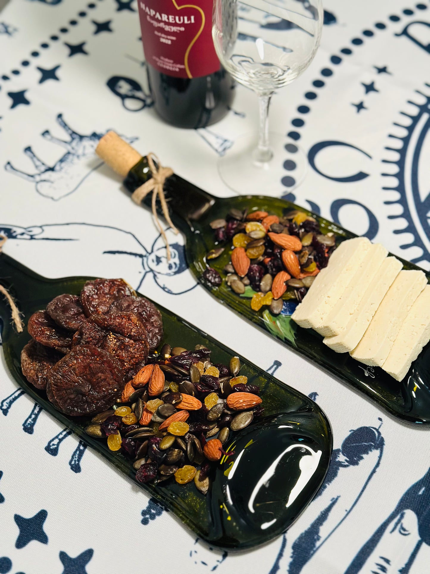 Plateau de fromage Saferavi( ყველის დაფა საფერავი) 30x11cm