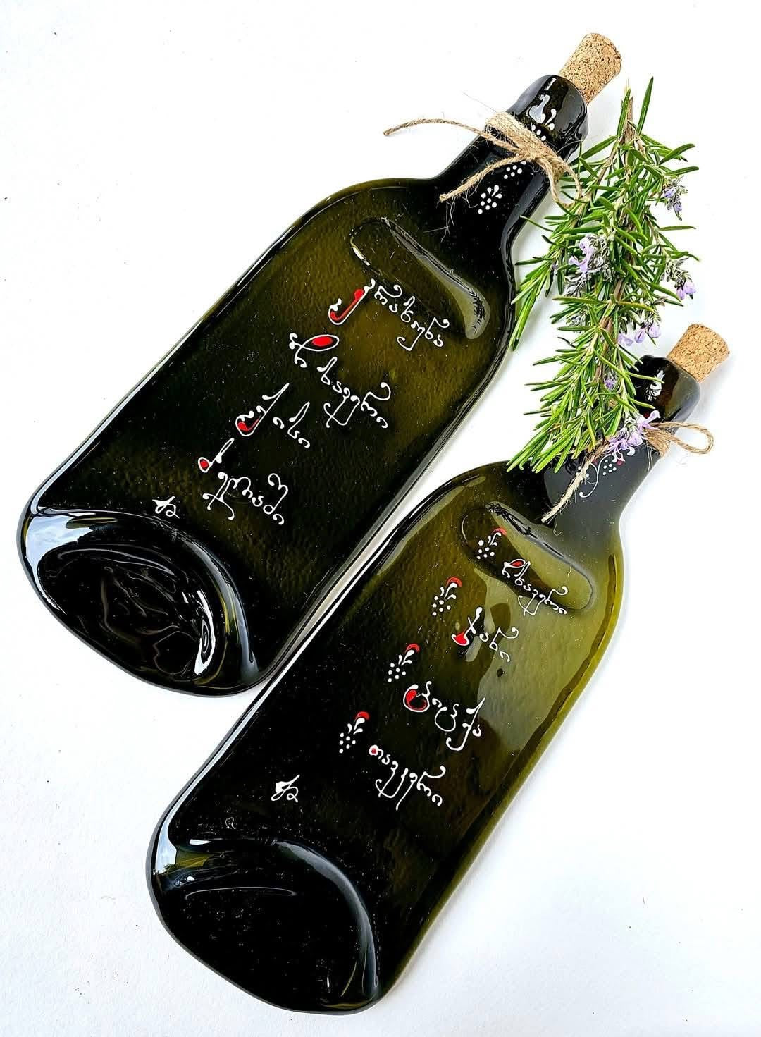 Plateau en forme de bouteille( ყველის დაფა ქართული ღვინოები) 30x11cm