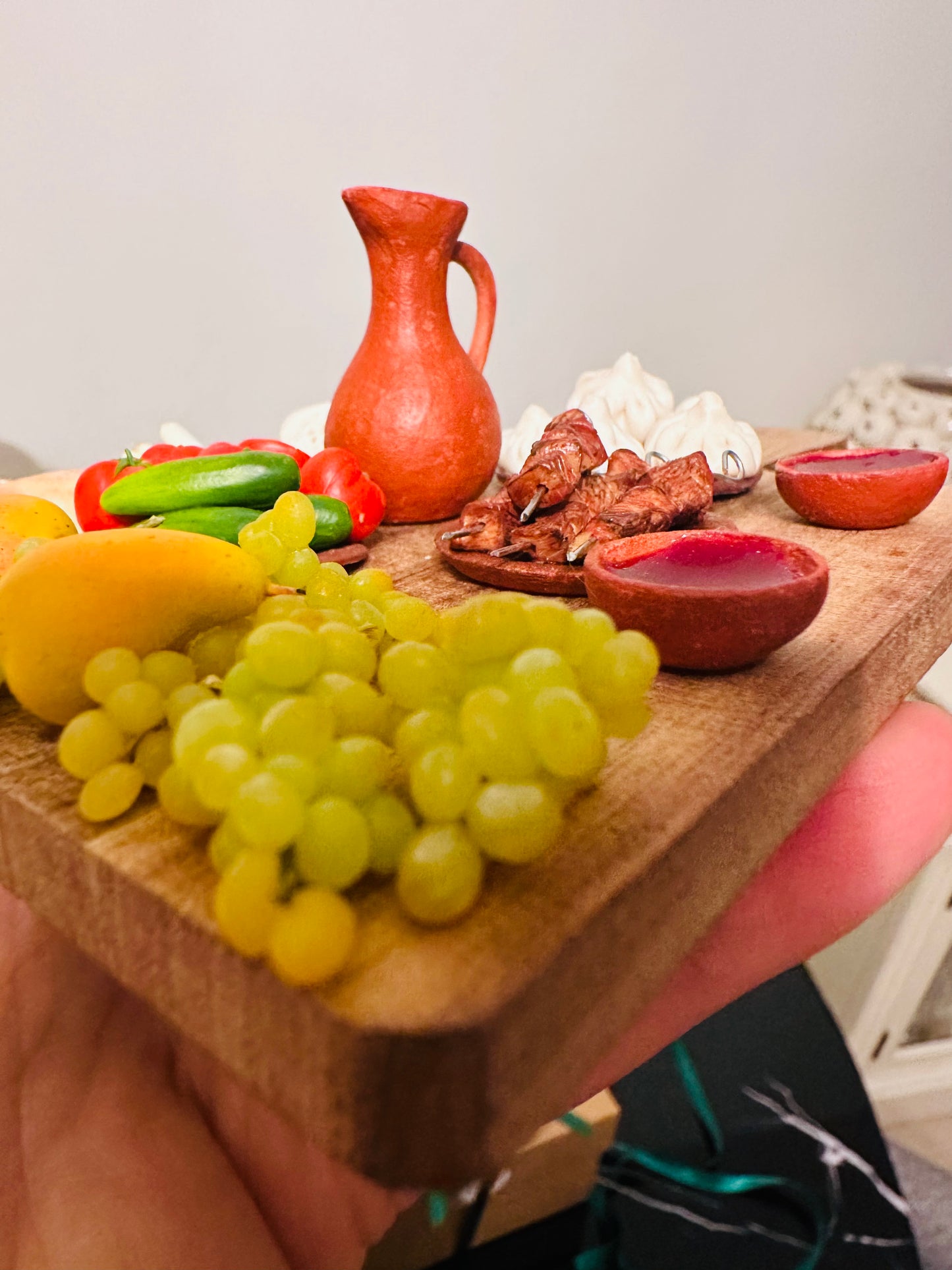 Miniature sufra( სუფრა ხის დაფაზე)