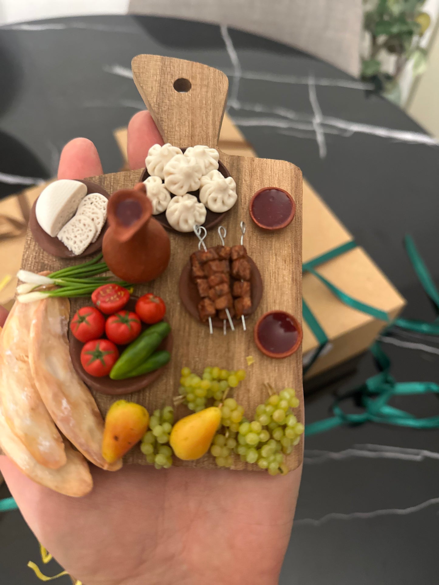 Miniature sufra( სუფრა ხის დაფაზე)