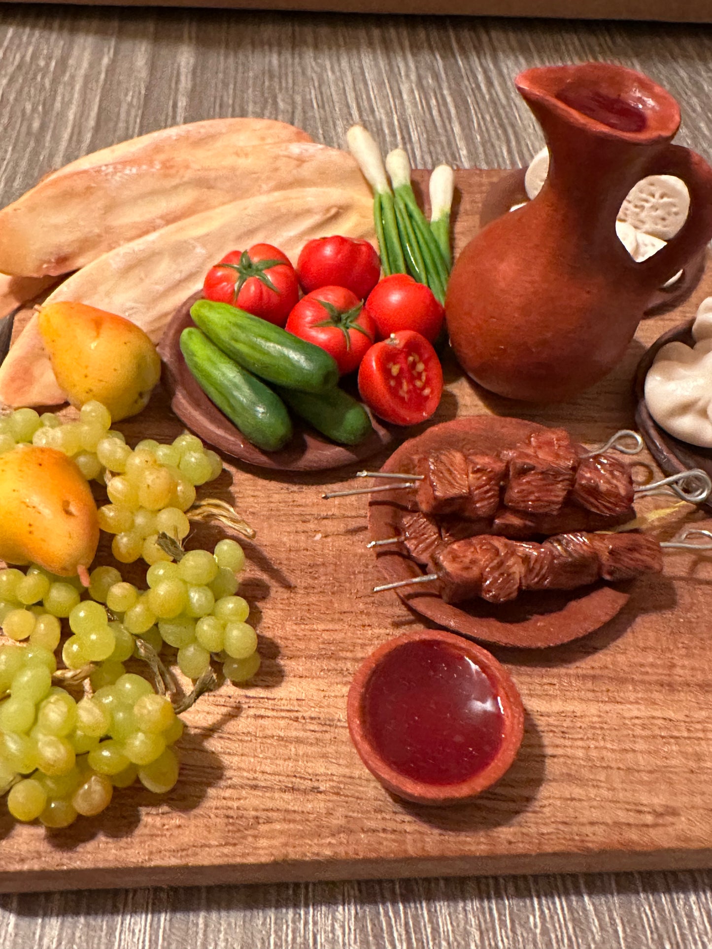 Miniature sufra( სუფრა ხის დაფაზე)