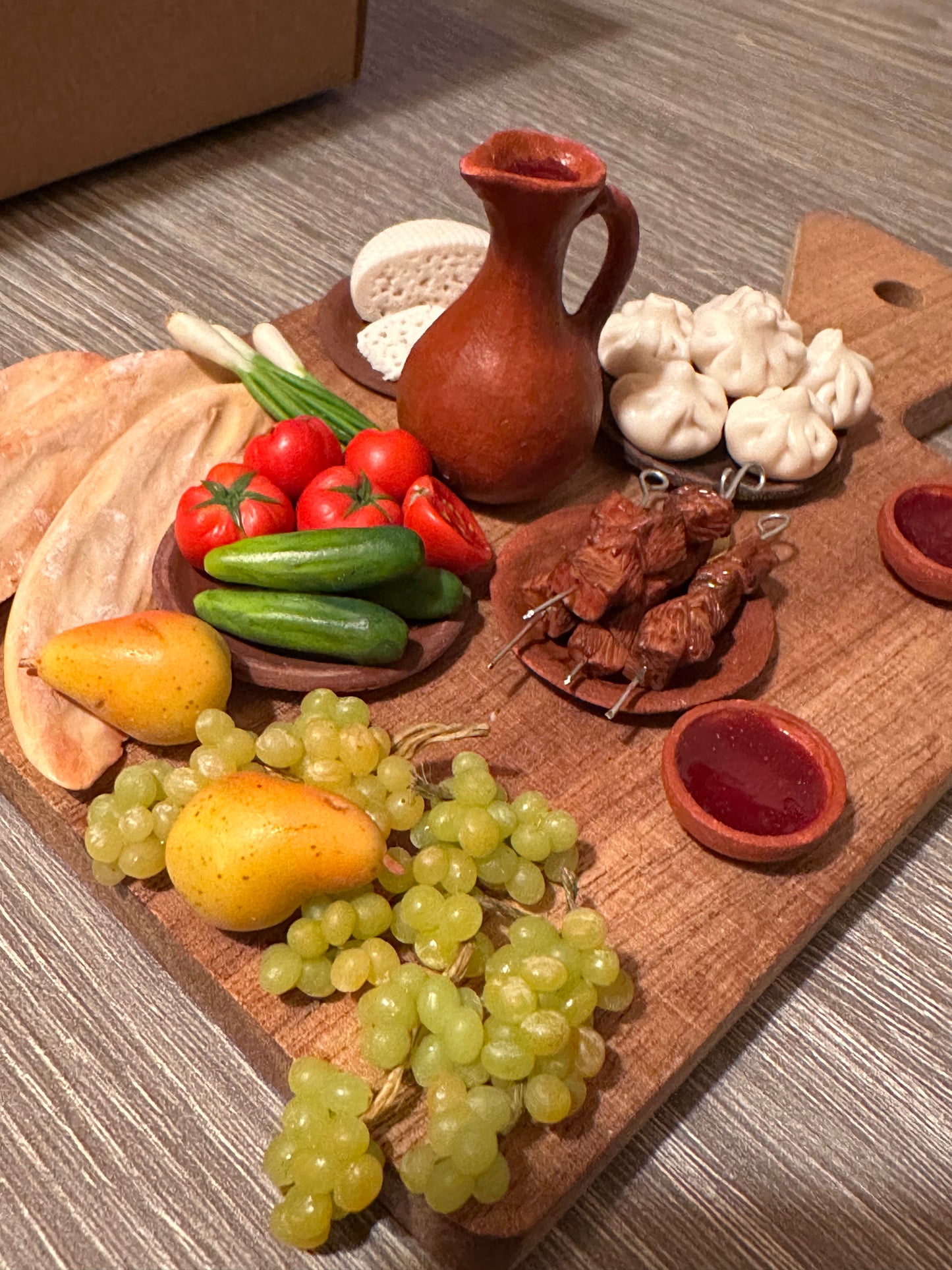 Miniature sufra( სუფრა ხის დაფაზე)