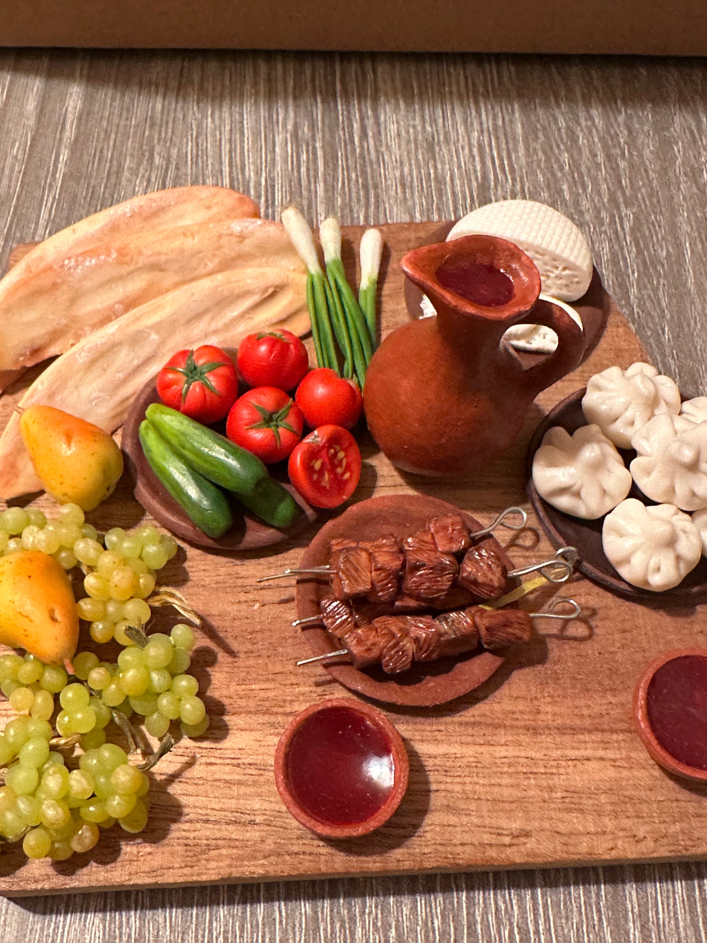 Miniature sufra( სუფრა ხის დაფაზე)