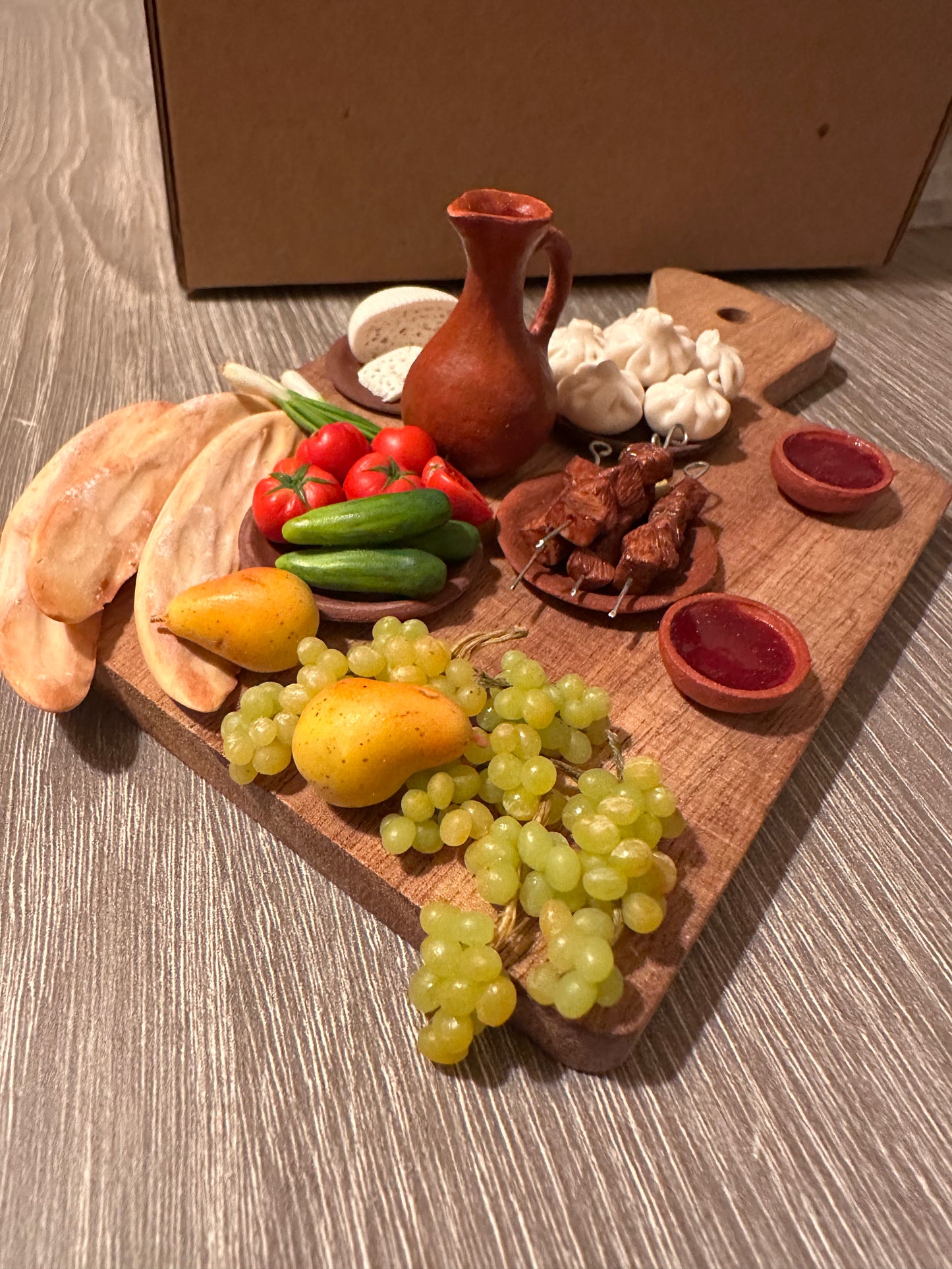 Miniature sufra( სუფრა ხის დაფაზე)