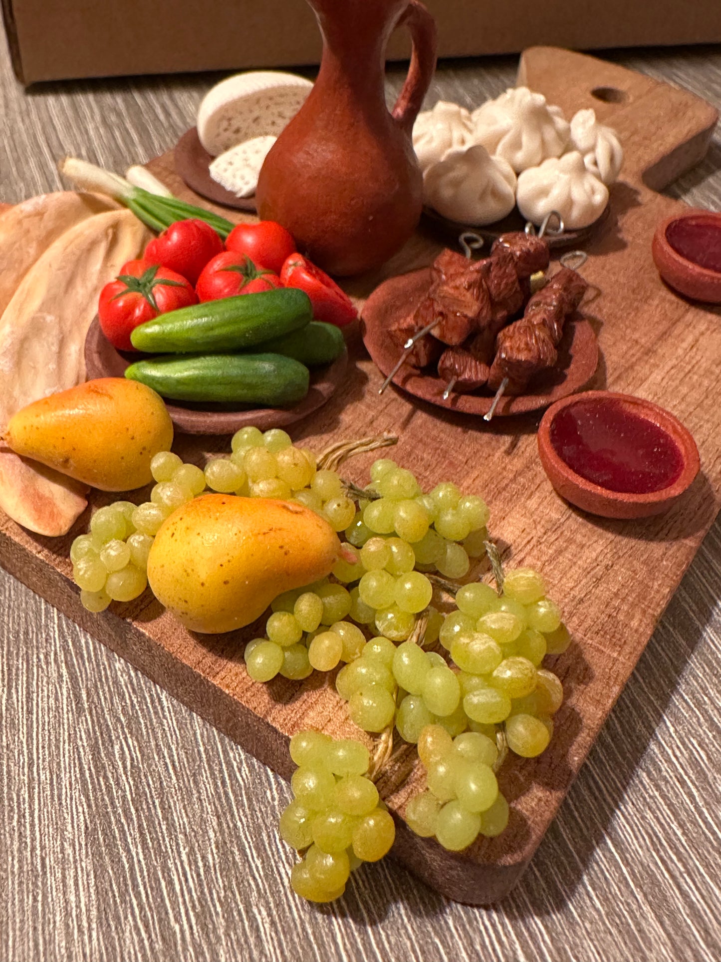 Miniature sufra( სუფრა ხის დაფაზე)