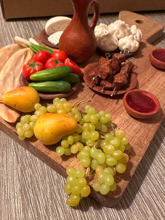 Miniature sufra( სუფრა ხის დაფაზე)